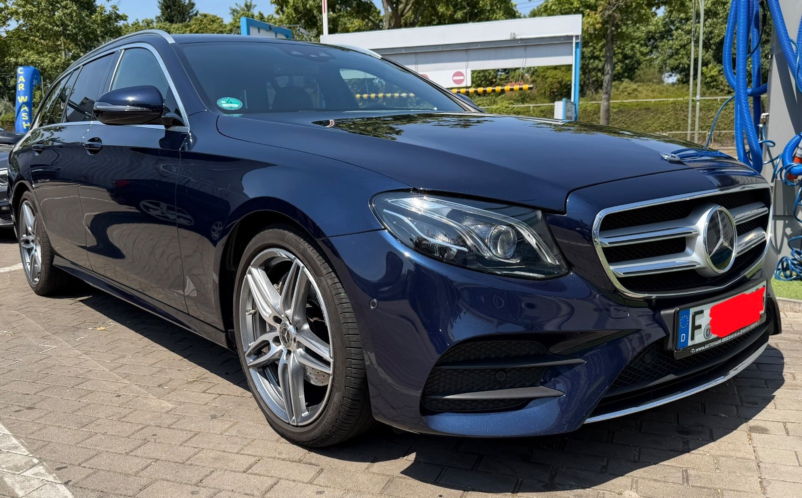 MERCEDES-BENZ E 220 d T AMG Line | Distronic| Kamera Multibeam