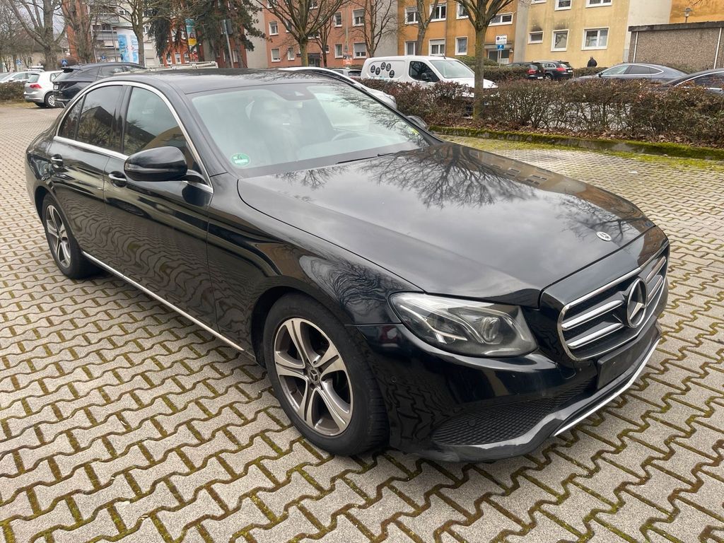 Image of Mercedes-Benz E 200