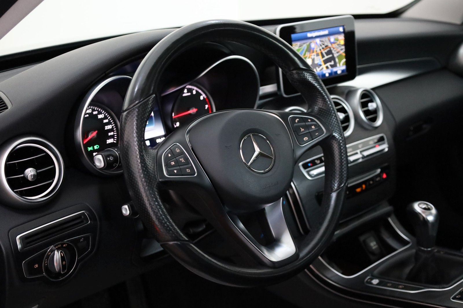 Fahrzeugabbildung Mercedes-Benz C180 CGI Lim T.Leder,Navi,LED,SD,SH,PDC,SR+WR