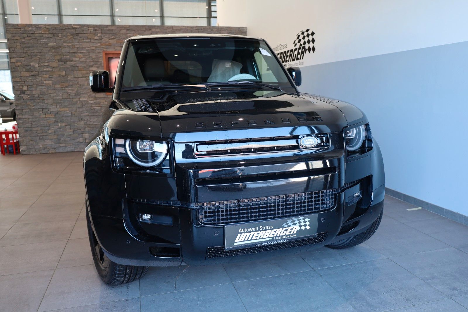 Land Rover Defender 110 D200 3.0 X-Dynamic SE imagem 2