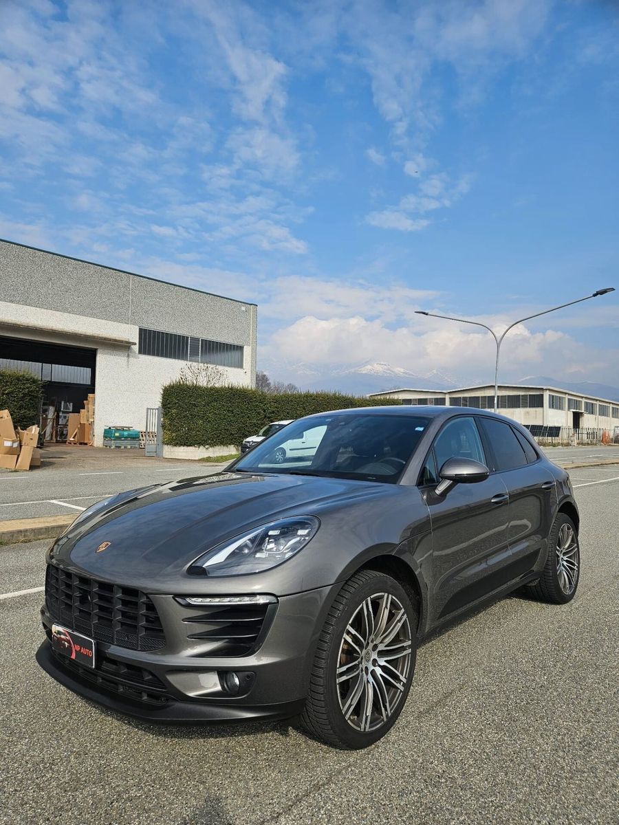 PORSCHE Macan