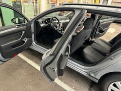 Fahrzeugabbildung Volkswagen Passat Variant 2,0 TDI DSG Unfall  Airbag`s O.K.