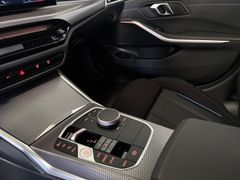 Fahrzeugabbildung BMW 320i Touring M Sport -AHK/Pano/HeadUp/Innovation