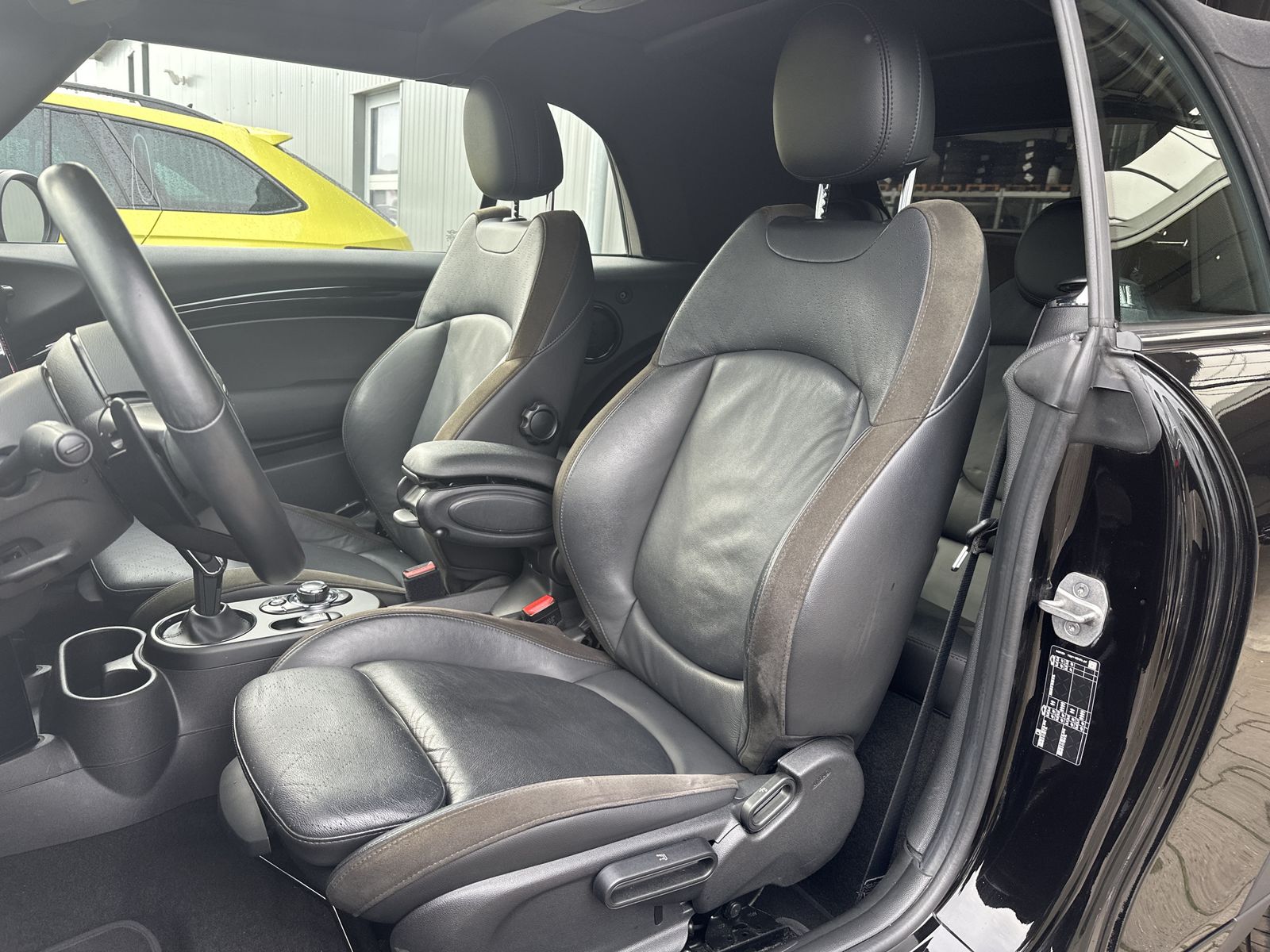 Fahrzeugabbildung MINI John Cooper Works Cabrio Sport-Aut. NAV+LED+ACC
