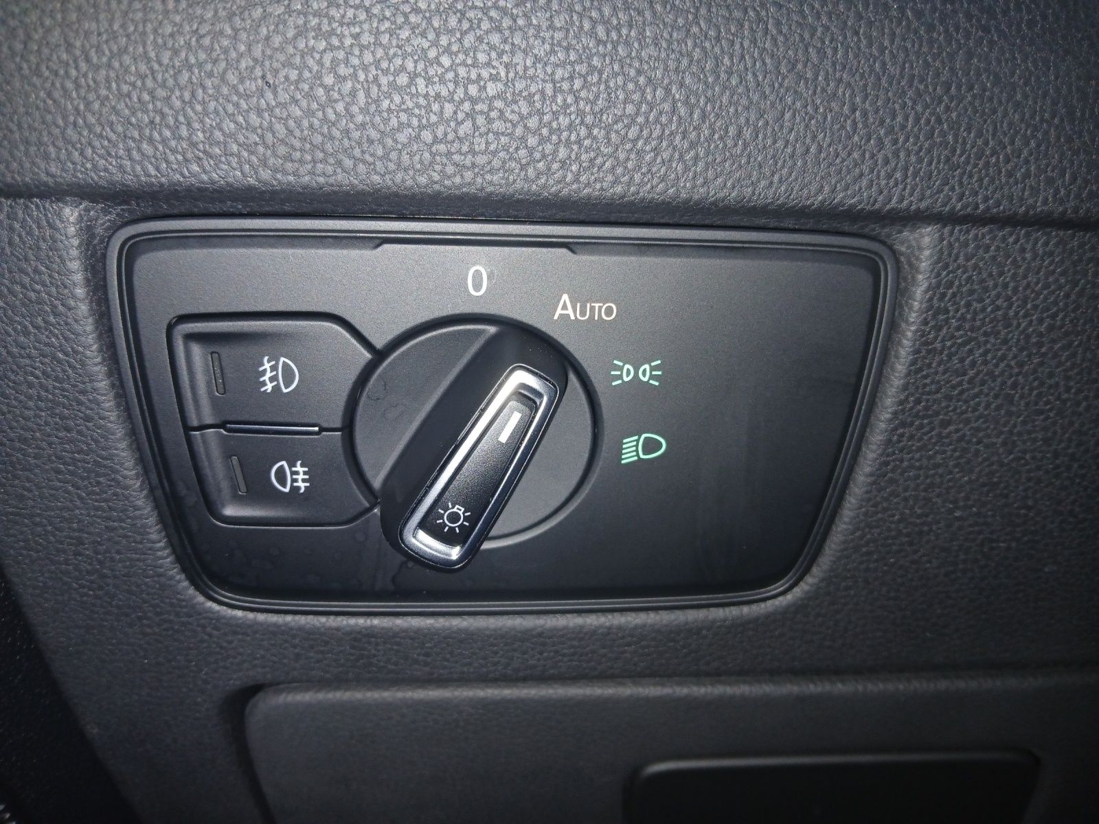 Fahrzeugabbildung Volkswagen Passat Variant TSI Business DSG Matrix Navi ACC