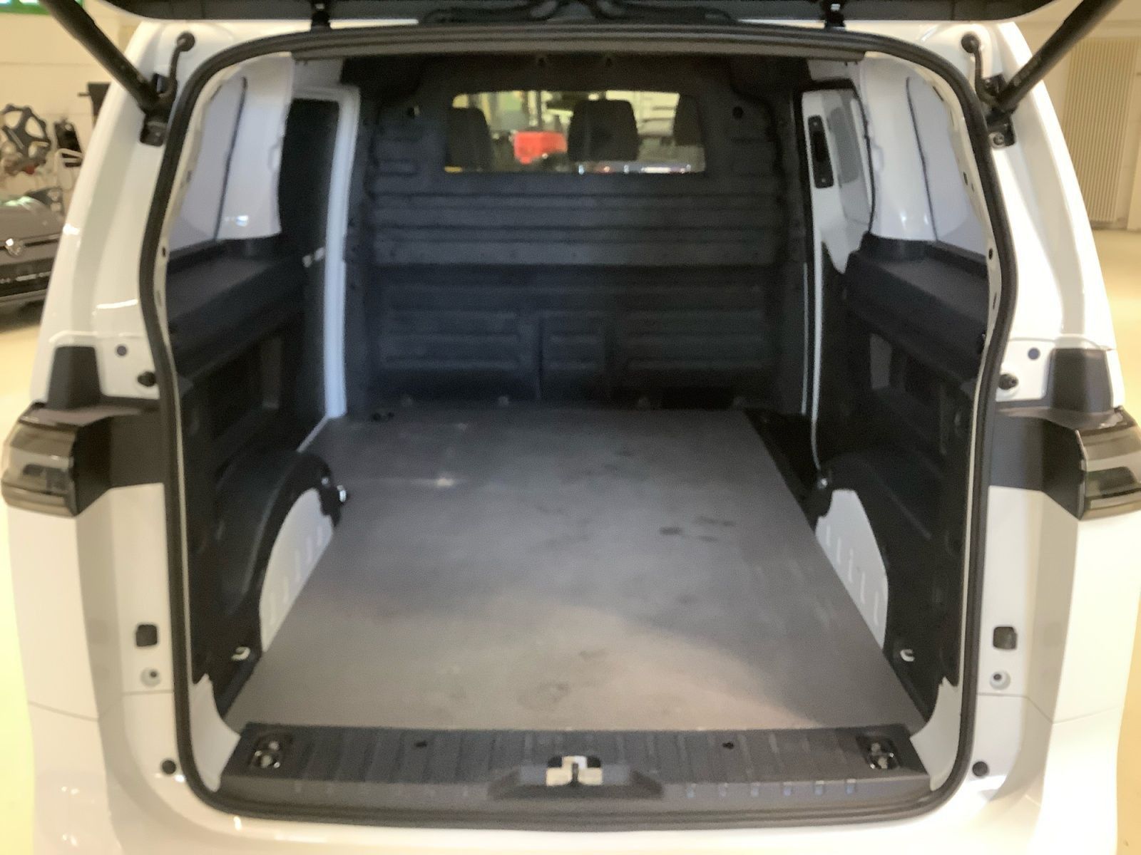 ID.Buzz Cargo 150 kW 82 KWh AZV, Navi Pro, FS h