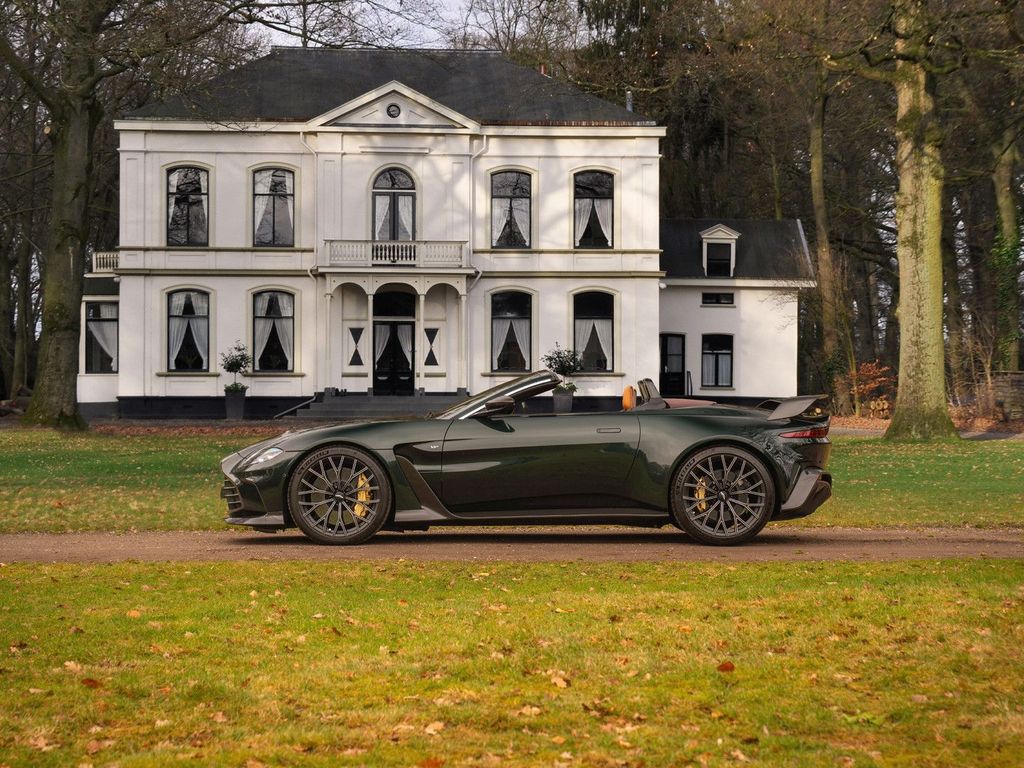 Image of Aston Martin V12 Vantage