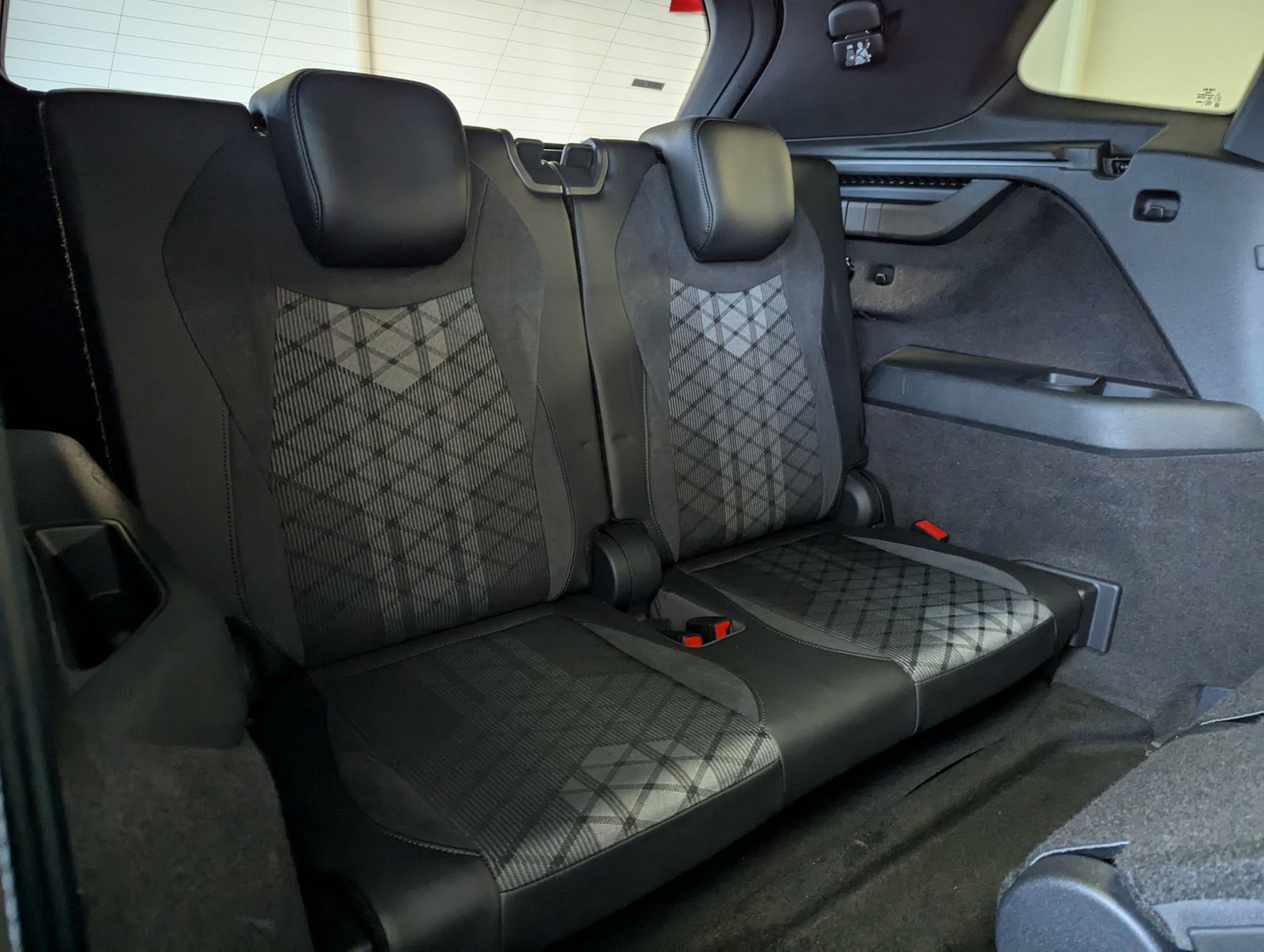 VW Tayron 2.0TDI 4M R-Line Launch Pano Black AHK 20 - Image 18