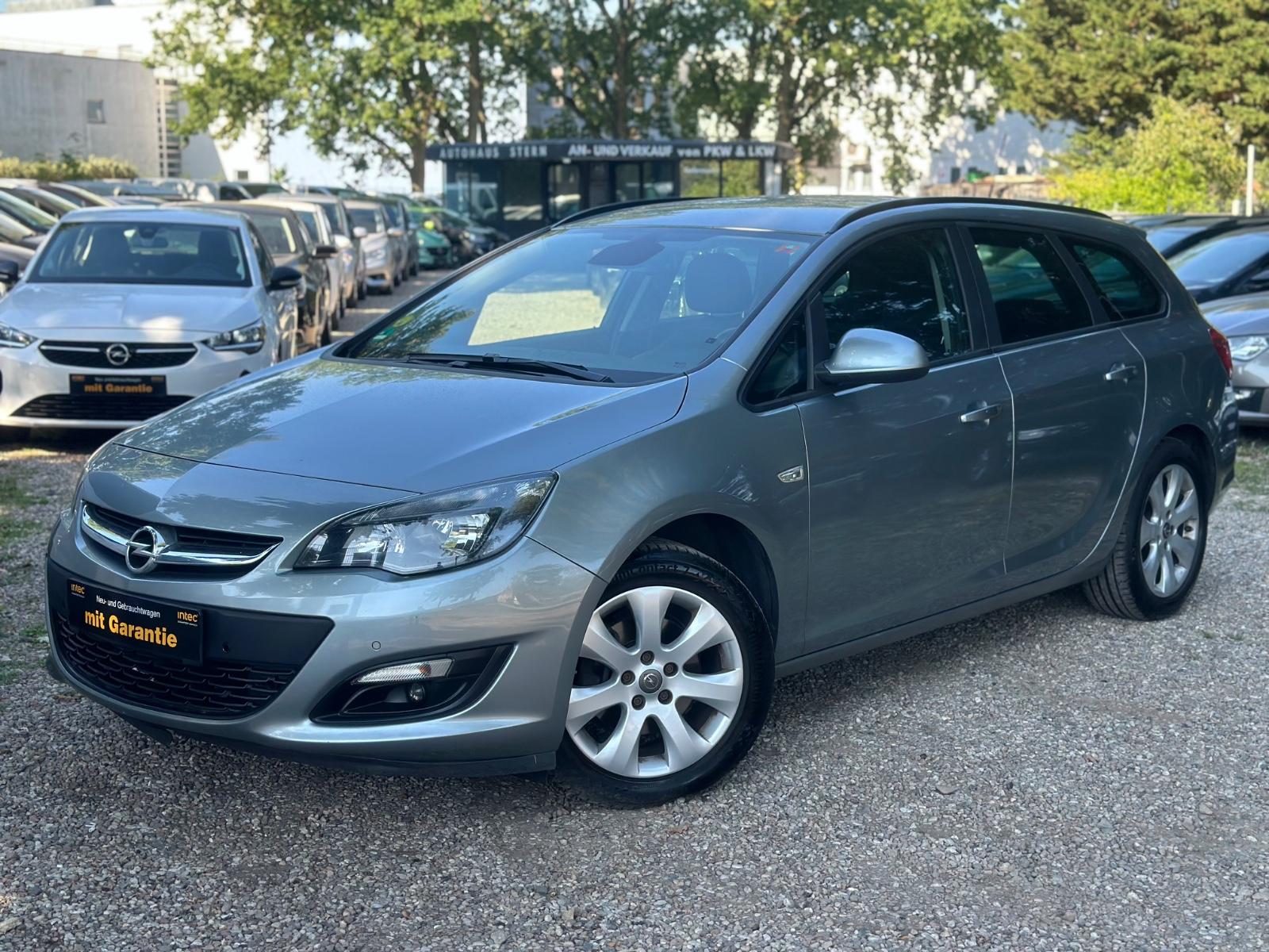 Opel Astra 2015 — interior