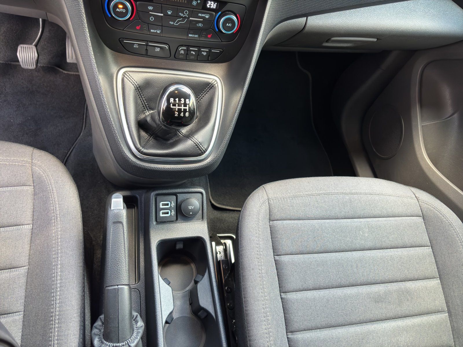 Fahrzeugabbildung Ford Grand Tourneo Titanium