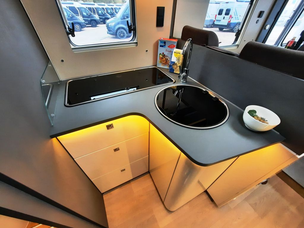 Fahrzeugabbildung Laika Kosmo H 1409 Verfüg./Sparen Sie 27.650,- €