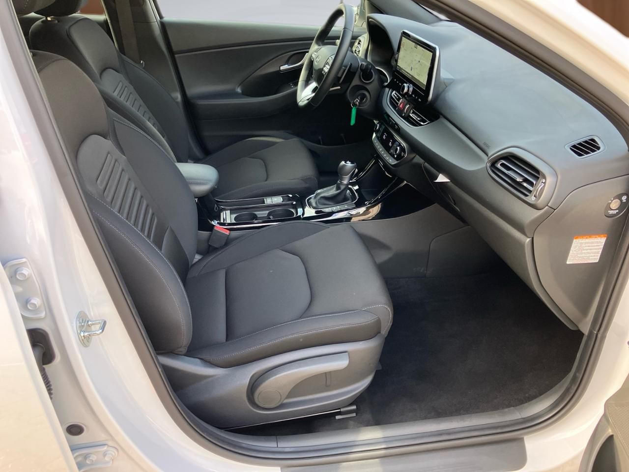 Fahrzeugabbildung Hyundai i30 ADVANTAGE LED*CARPL*SHZ*LHZ*KAM*2Z-K
