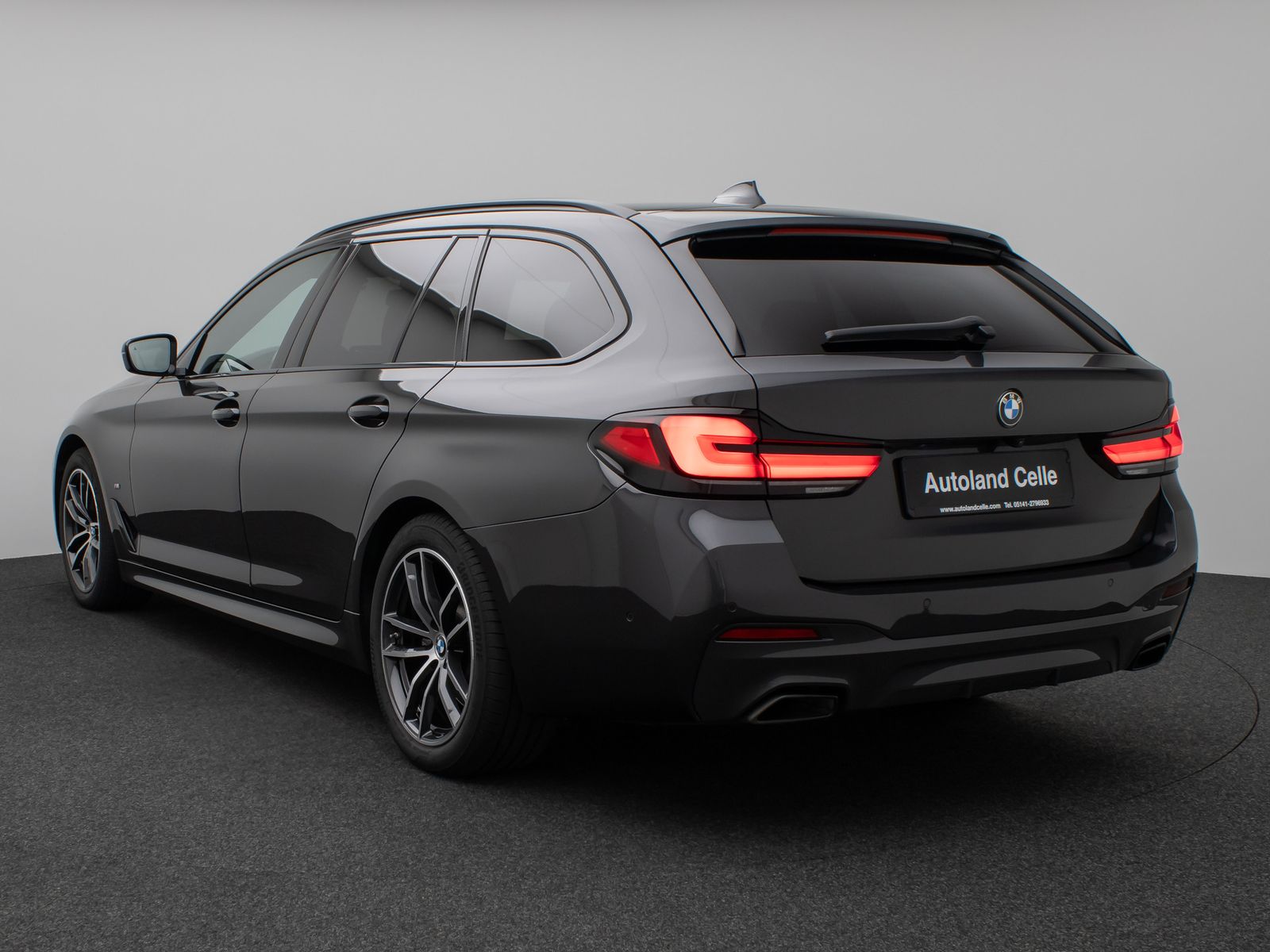 Fahrzeugabbildung BMW 520d xD M Sport Panorama Kamera DAB AHK Alarm