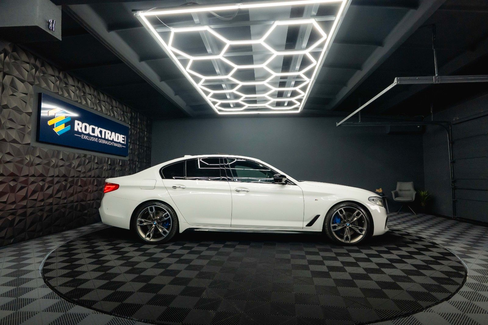 Fahrzeugabbildung BMW M550 i xDrive M-Performance Shadow *ACC*LED*360*