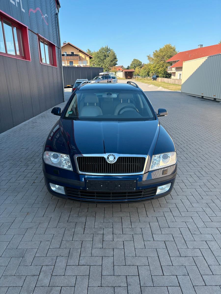 Skoda Octavia 2008 — rear view