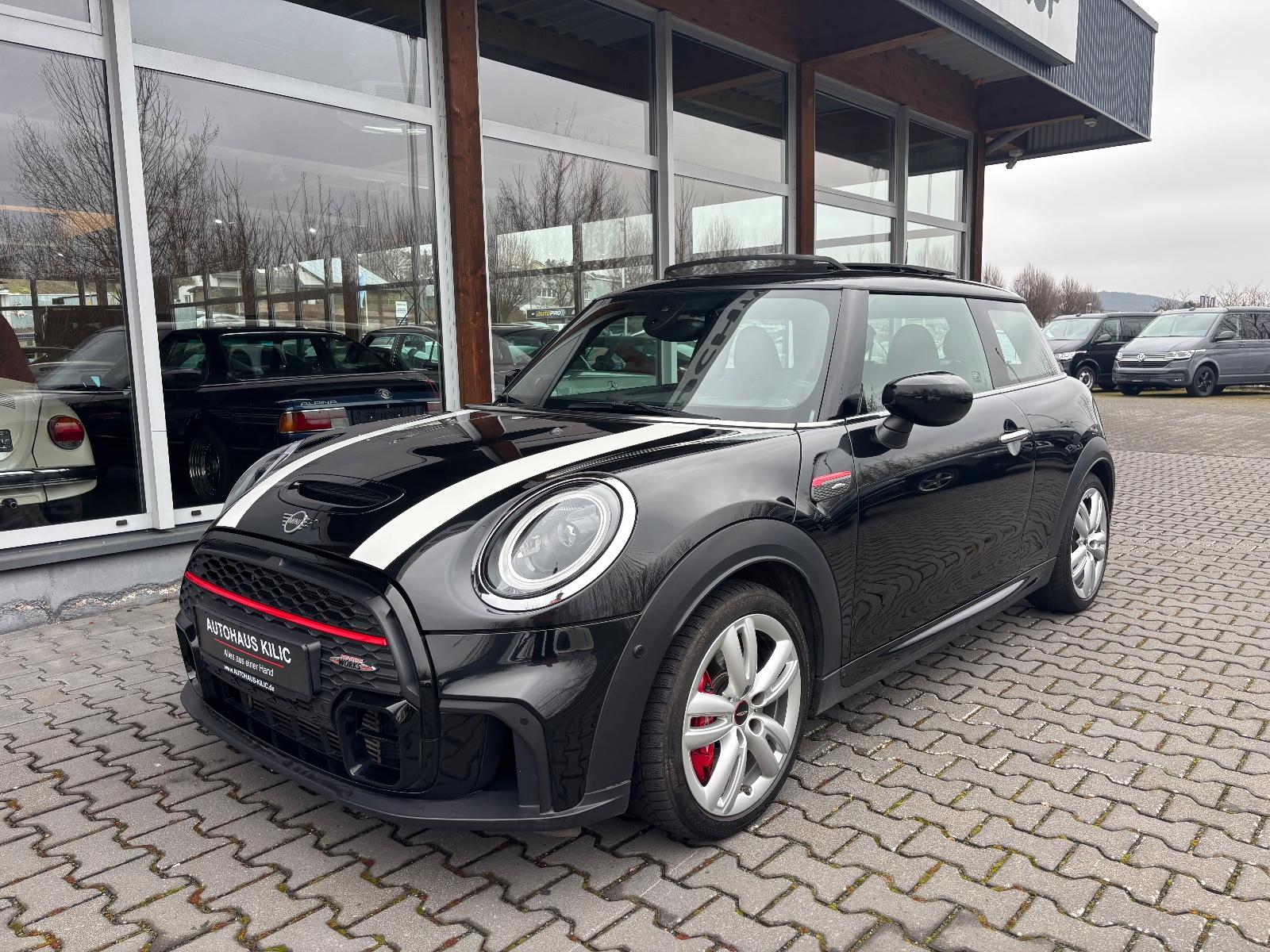 MINI John Cooper Works Essential Trim Pano Harman