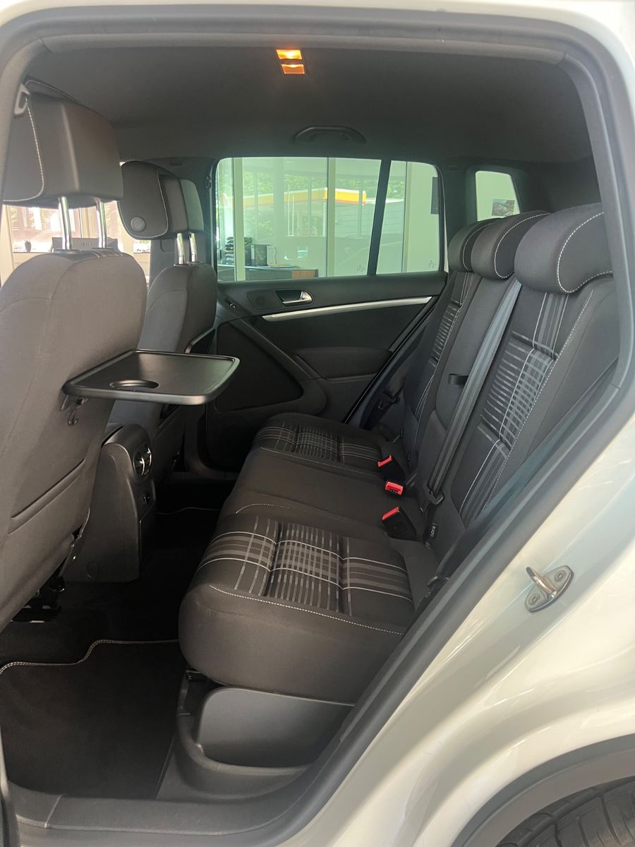 Fahrzeugabbildung Volkswagen Tiguan Lounge Sport & Style BMT * 1.HAND *