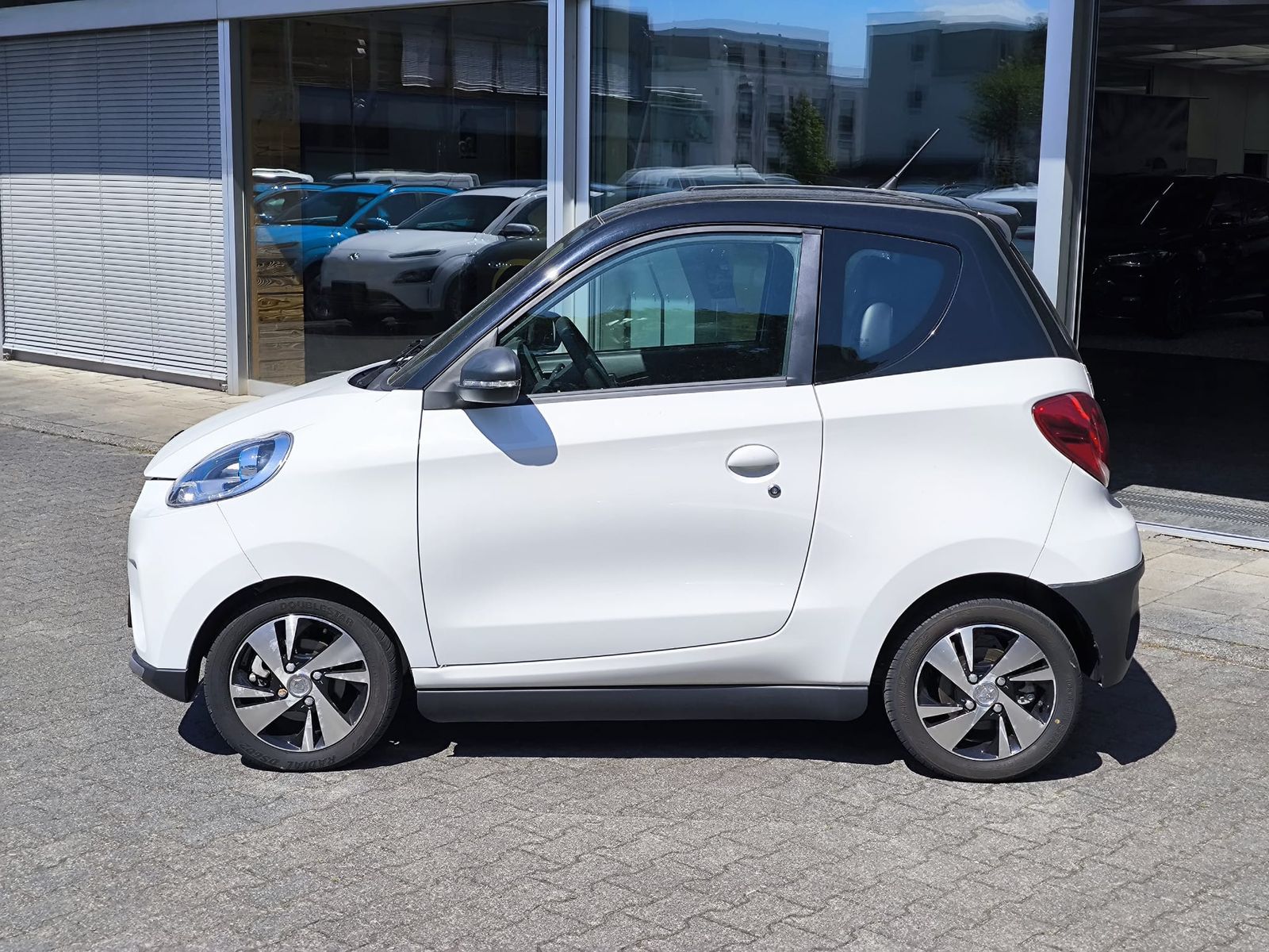 Fahrzeugabbildung Elaris Pio 36KW+LED+NAVI+KAM+KLIMA+LEDER+CARPLAY+
