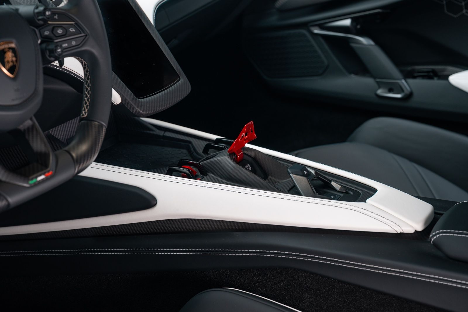 Fahrzeugabbildung Lamborghini Revuelto FULL CARBON/LIFT/PASSENGER/MY 26
