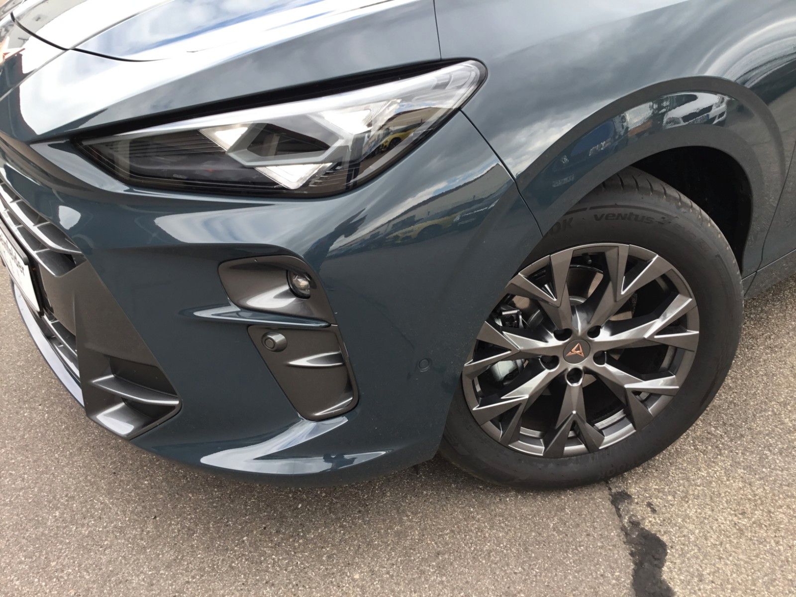 Fahrzeugabbildung CUPRA Terramar 1.5 eTSI DSG+AHK+Pano+360°+Headup+ACC