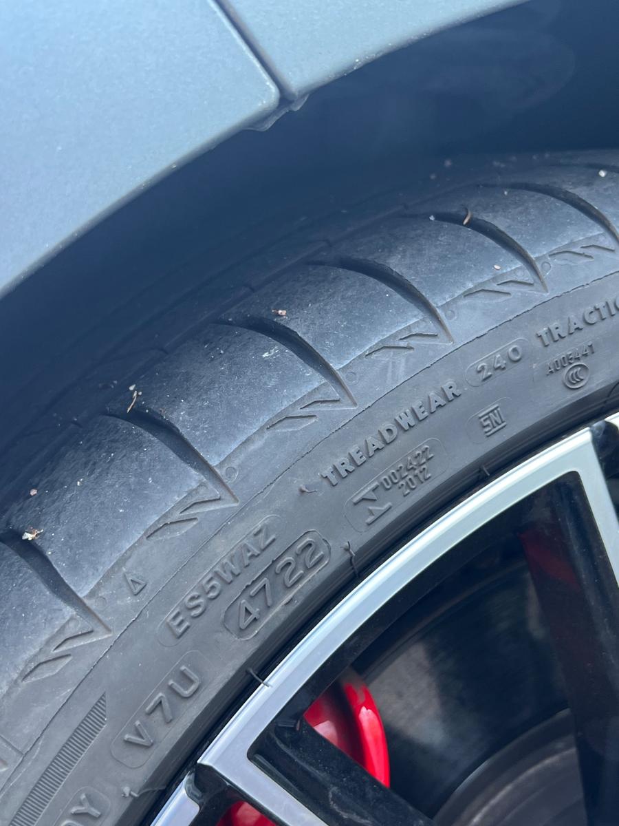 BMW M135i xDrive Sonderlackierung matt grau Top
