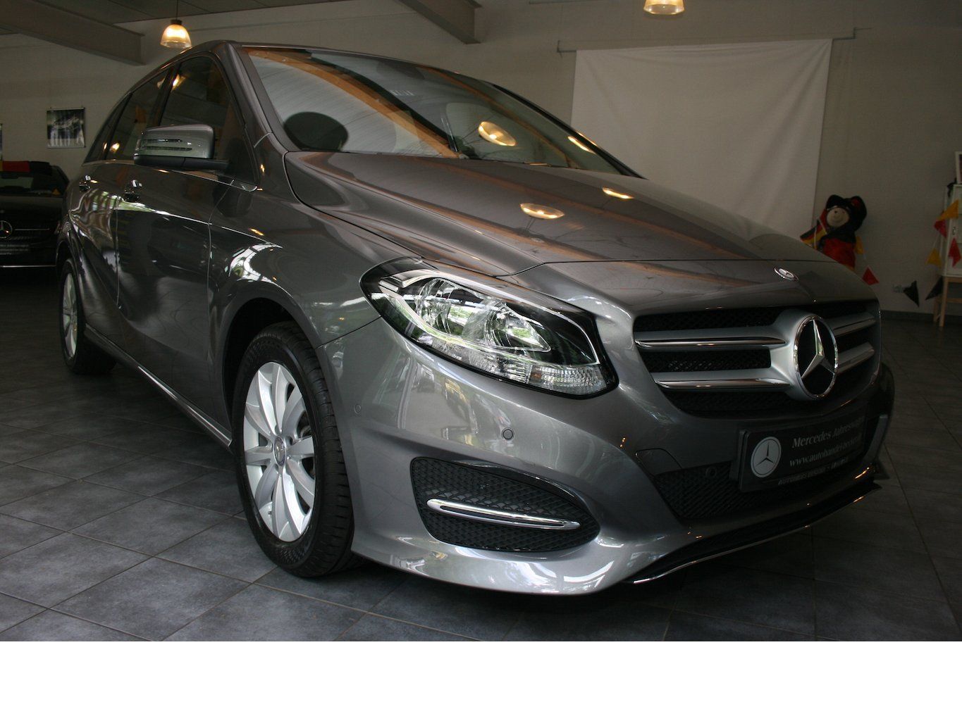 Fahrzeugabbildung Mercedes-Benz B 180 Style *Navi *Kamera+ PTS *Spiegel-Paket
