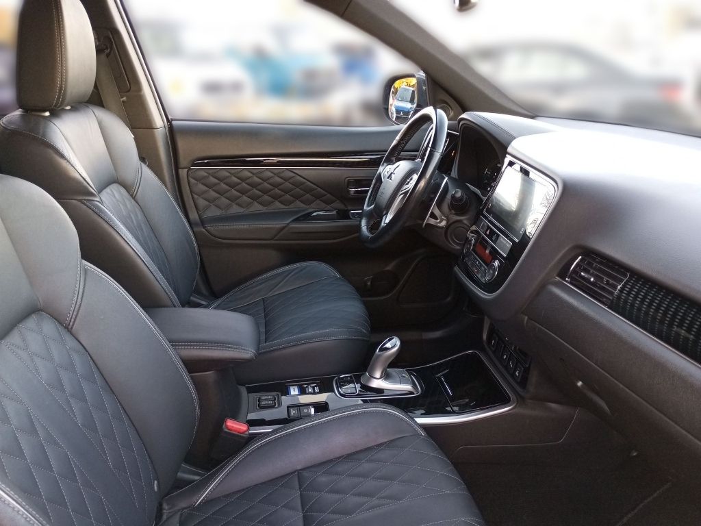 Fahrzeugabbildung Mitsubishi Outlander Plug-in Hybrid Intro 2.4 4WD AHK WR