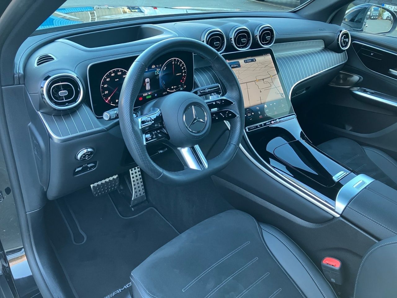 Fahrzeugabbildung Mercedes-Benz GLC 400 e 4M AMG+HEADUP+PROJ.LED+BURM+CARPL+STHZ