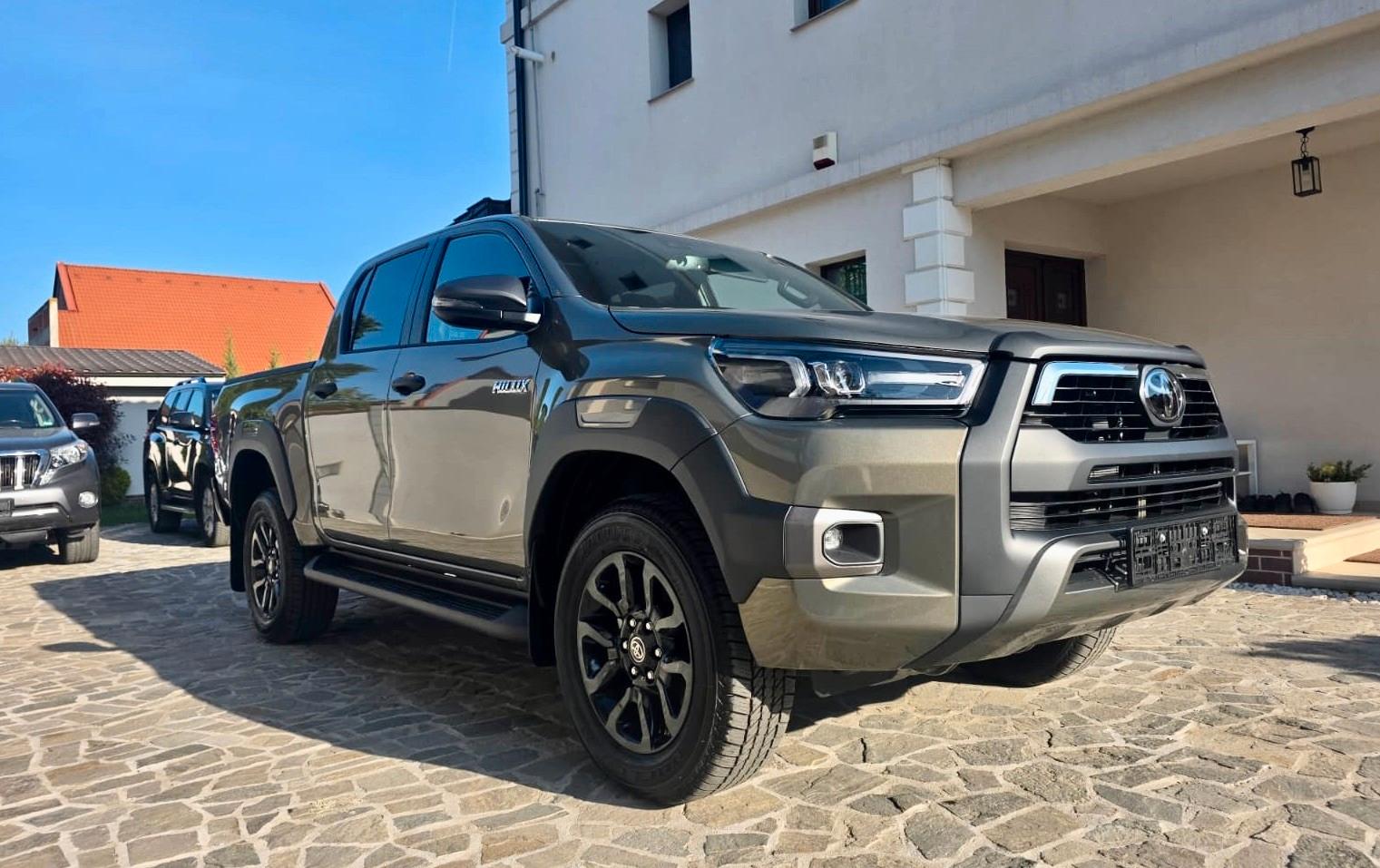 Toyota Hilux Double Cab Invincible 4x4 AHK