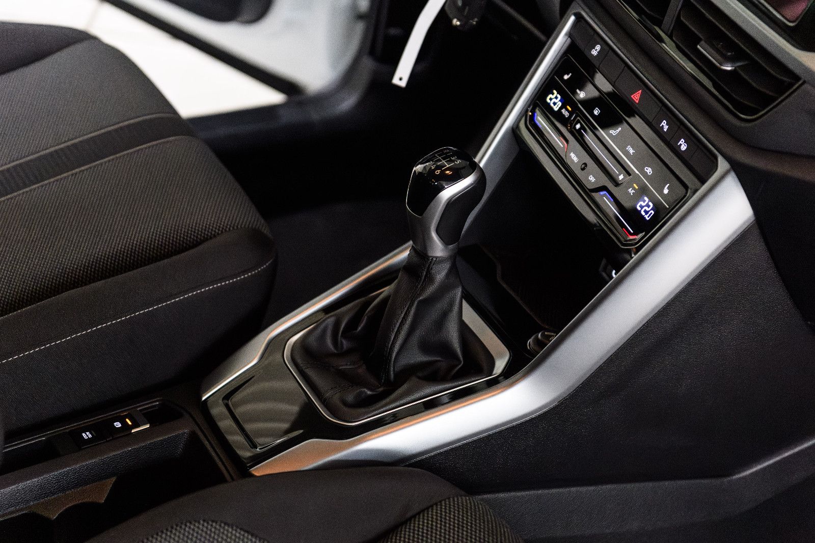 Fahrzeugabbildung Volkswagen T-Roc Life 1.0 TSI NAVI+PDC+SHZ+APP