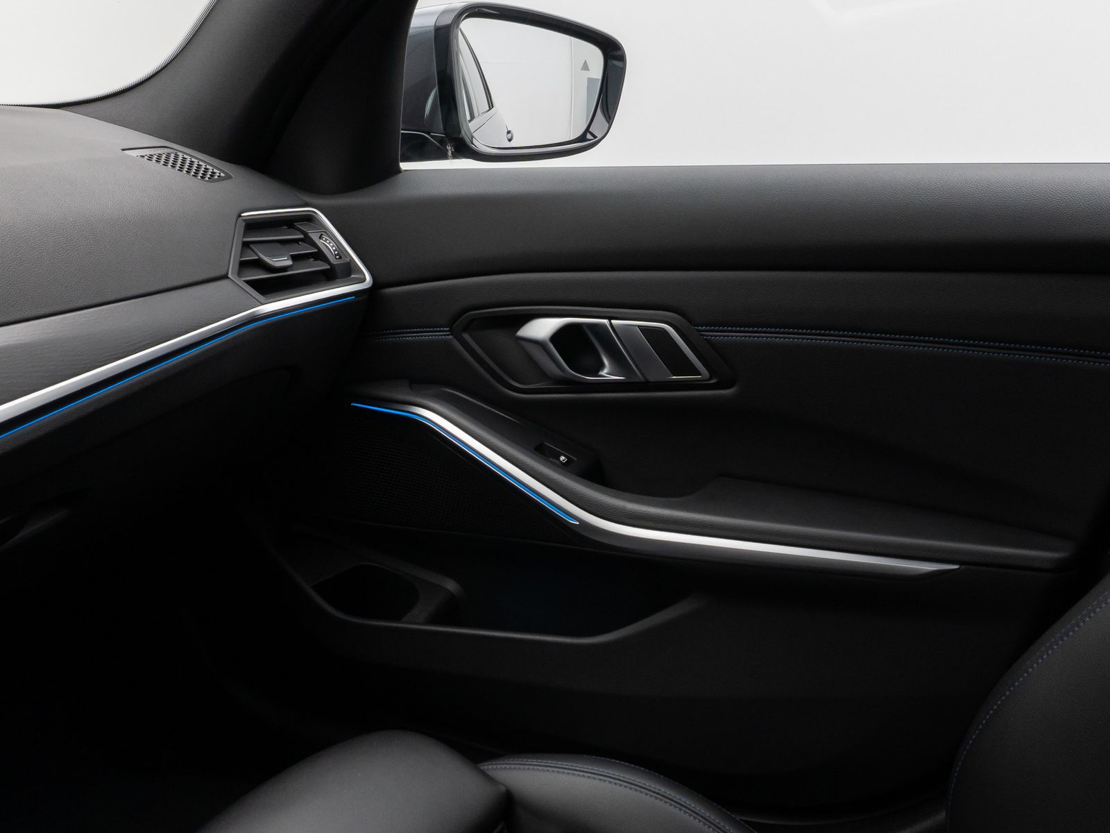 Fahrzeugabbildung BMW 330e M Sport Laser 360°HUD DAB Stop&Go Komfort