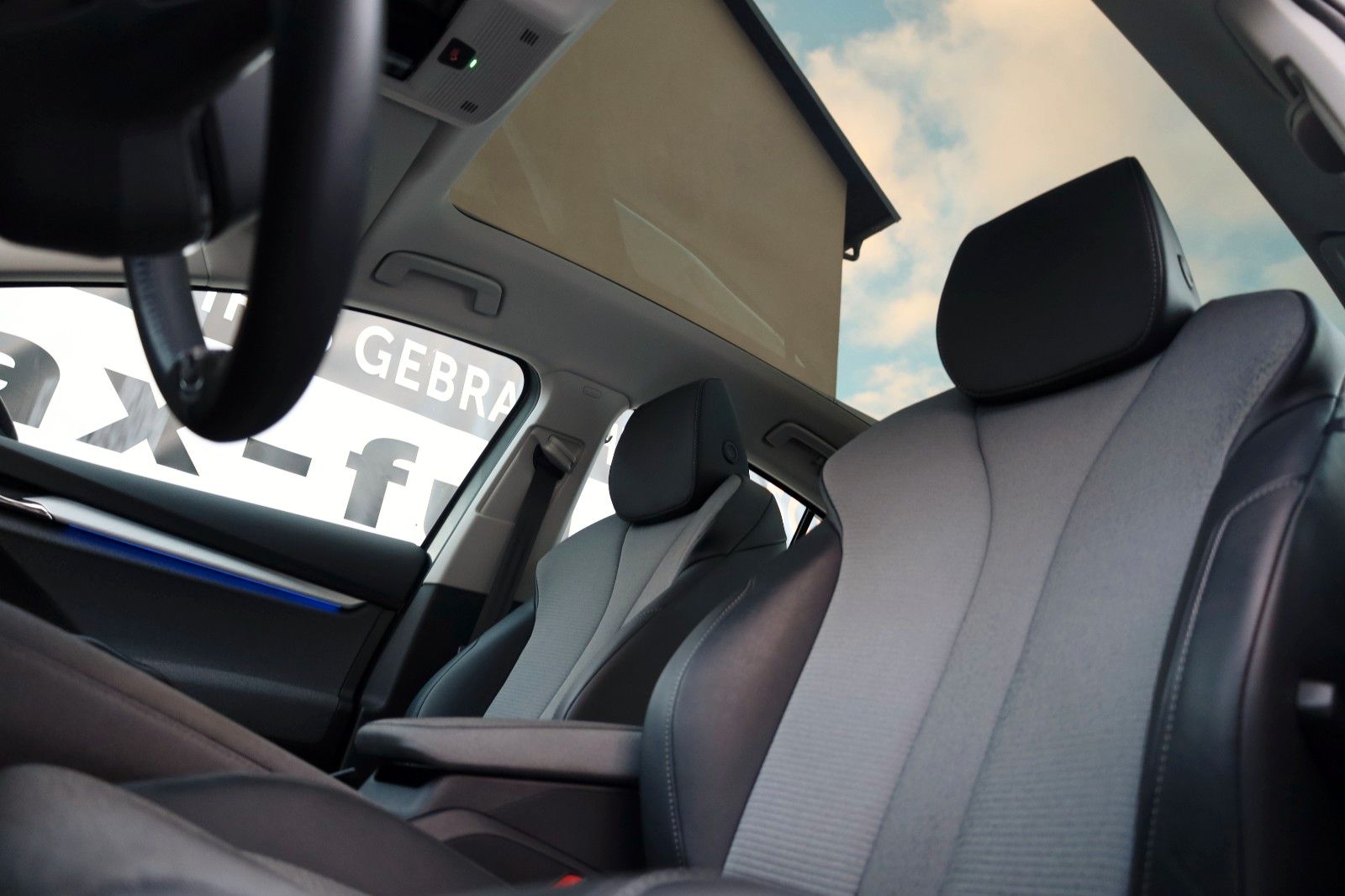 Fahrzeugabbildung SKODA Enyaq Coupé 80 iV Loft T.Leder,Navi,LED,Kamera