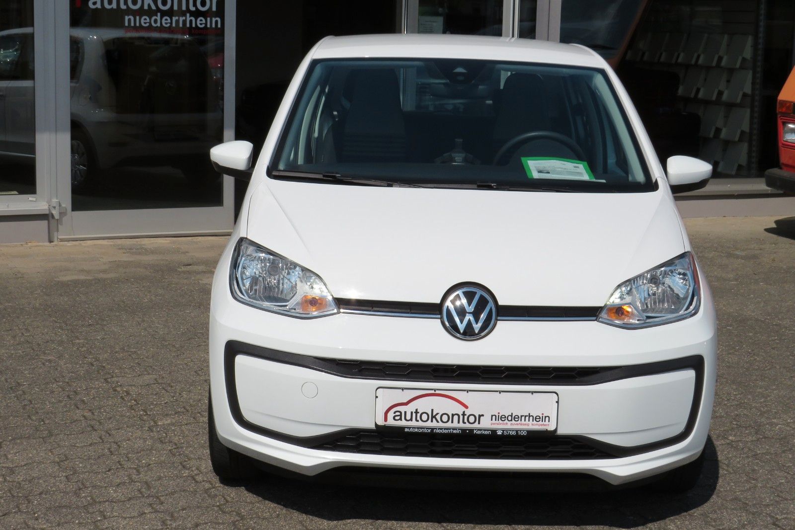 Fahrzeugabbildung Volkswagen up! 4 TÜREN KLIMA TELVOR DAB KAMERA PDC GRA 1.H