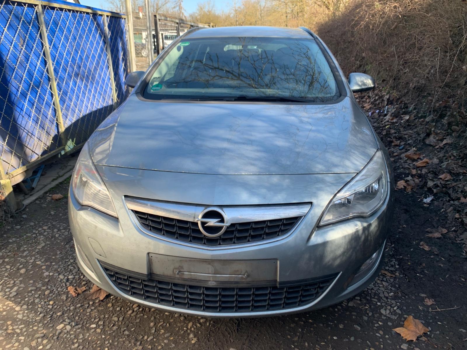 Opel Astra J Sports Tourer Design Edition