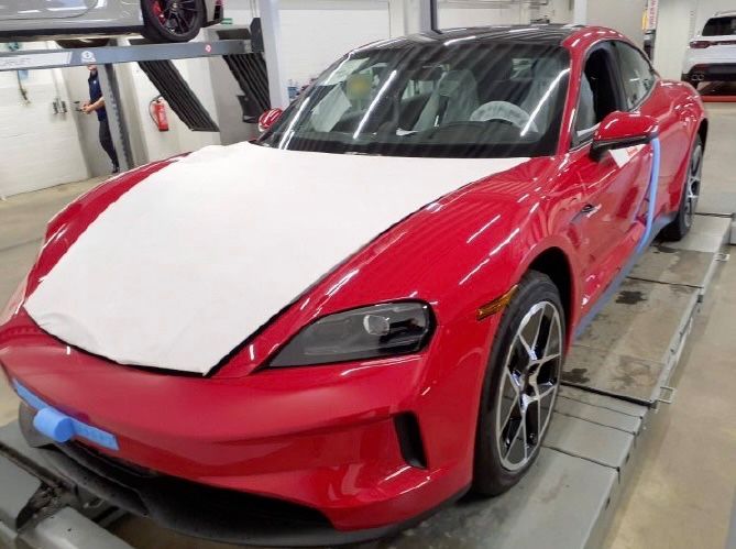 Porsche Taycan 4, USA Mod