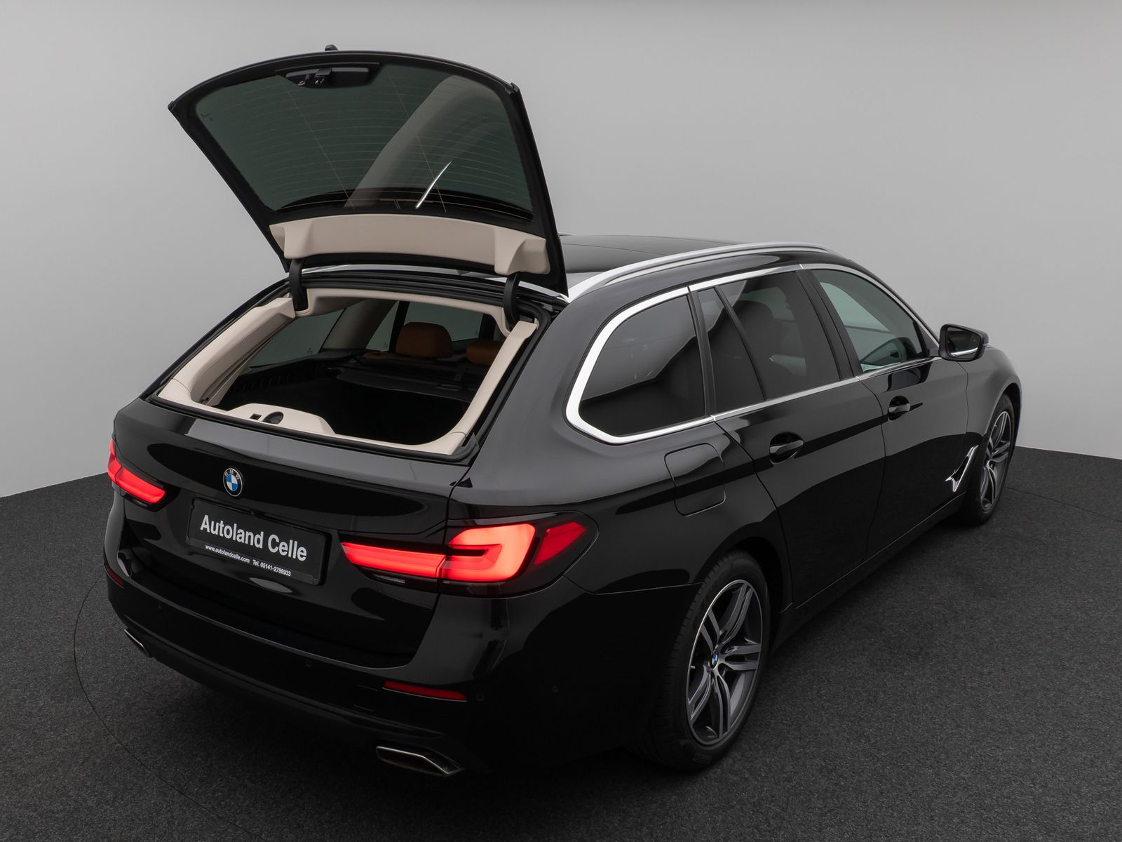 Fahrzeugabbildung BMW 530d  xD Panorama Kamera DAB HiFi AHK Alarm ACC