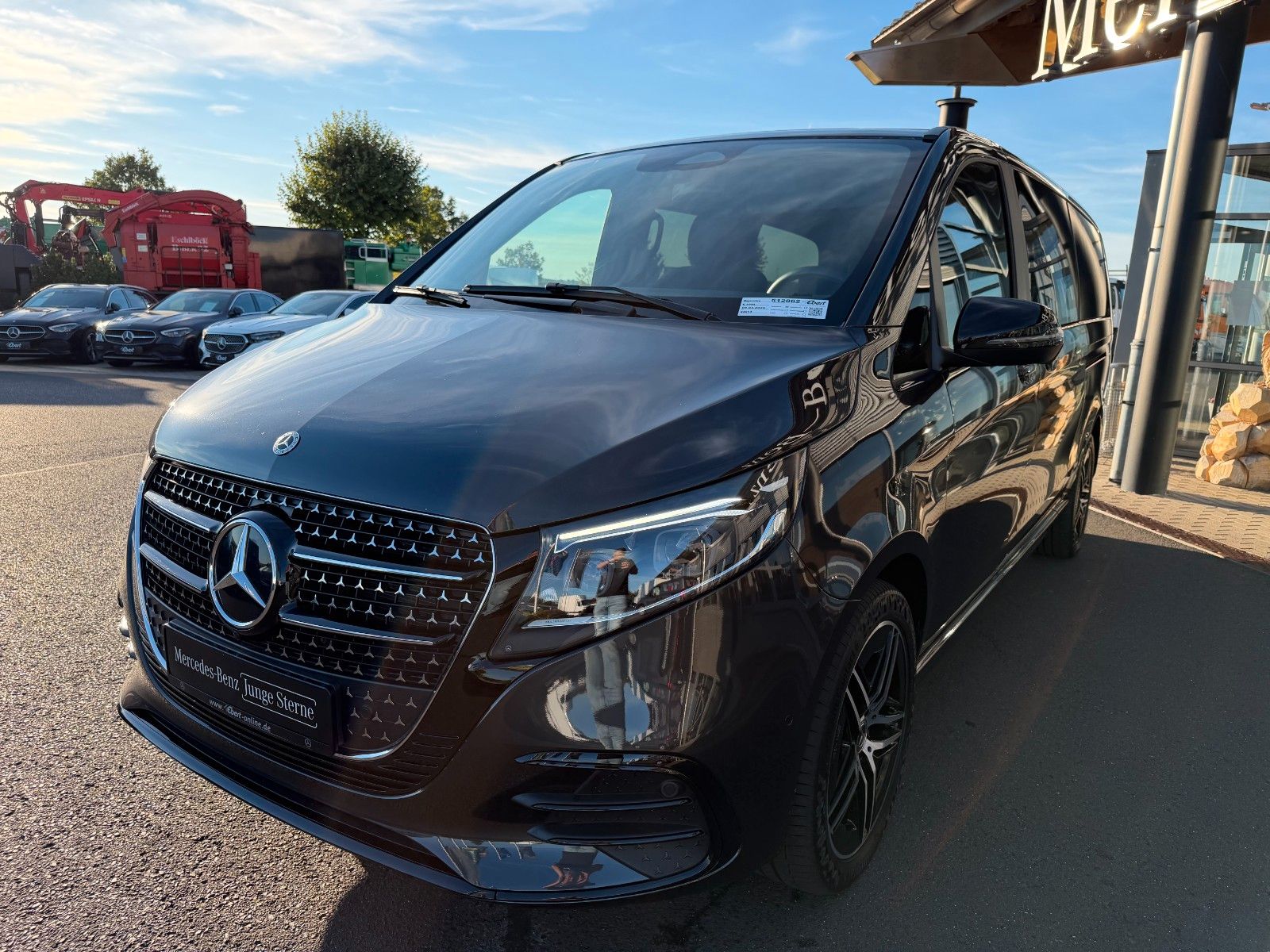 Fahrzeugabbildung Mercedes-Benz V 300 d 4MATIC STYLE AMG DISTRONIC MULTIBEAM