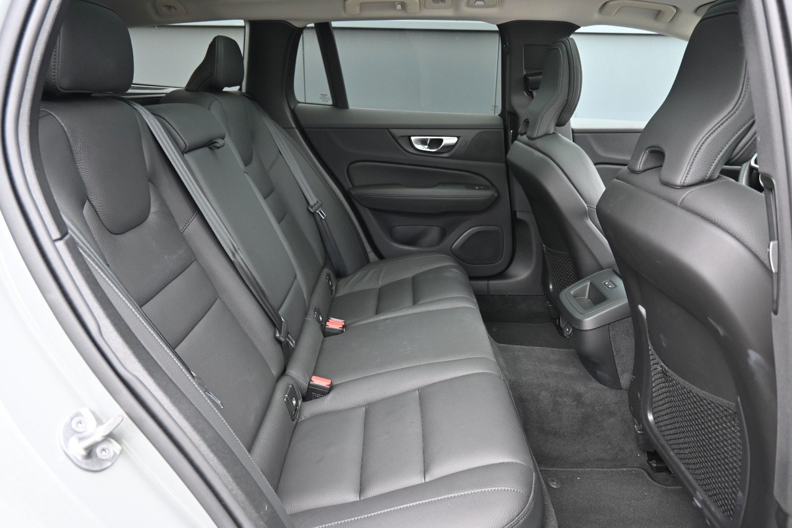 Fahrzeugabbildung Volvo V60 B4 DKG Plus Dark*HuD*PANO*360°*ACC
