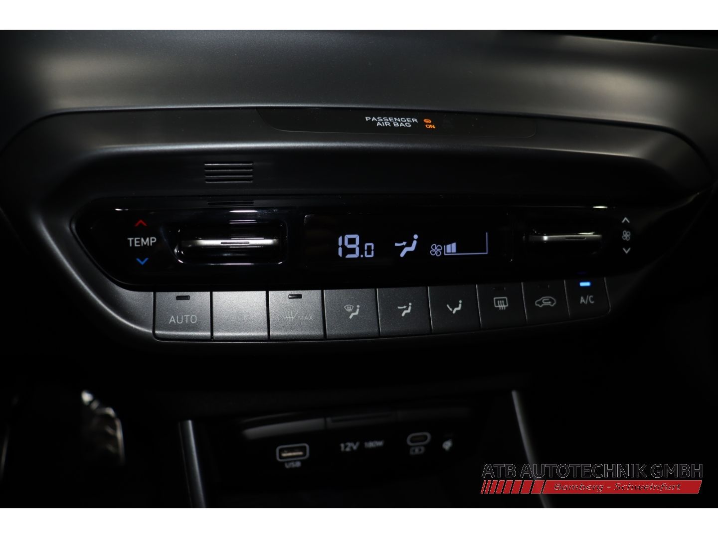 Fahrzeugabbildung Hyundai BAYON MY25 Trend 1.0 T-GDI 100 PS 7-DCT 2WD Komf