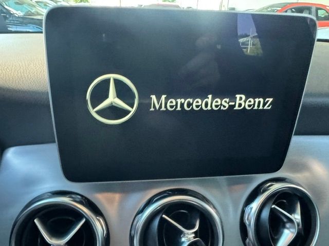 Fahrzeugabbildung Mercedes-Benz GLA 250 4Matic AMG PANO KAM LED NAVI