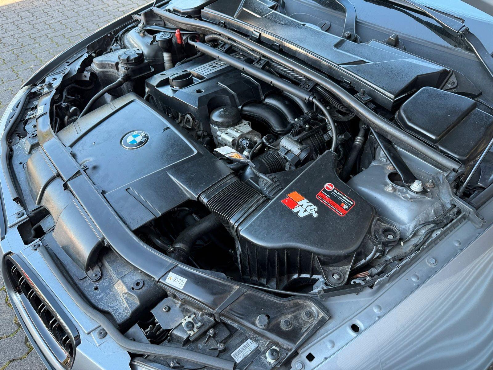 BMW 318 2011 — photo 8
