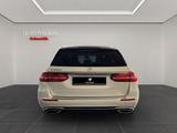 Mercedes-Benz E 220d T-AVANTGARDE-KAMERA-TOTWI-AMBIENTE-KEYLES - mit Diesel-Antrieb: Weiß, Winterreifen, Kombi