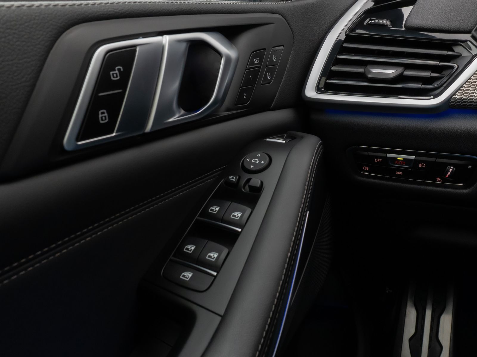 Fahrzeugabbildung BMW X5 M50i Panoram 360°HUD DAB HiFi Massage AHK 22"