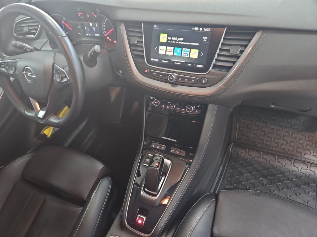 Fahrzeugabbildung Opel Grandland X Plug-in-Hybrid 4x4 1.6 DI Aut. Ultim