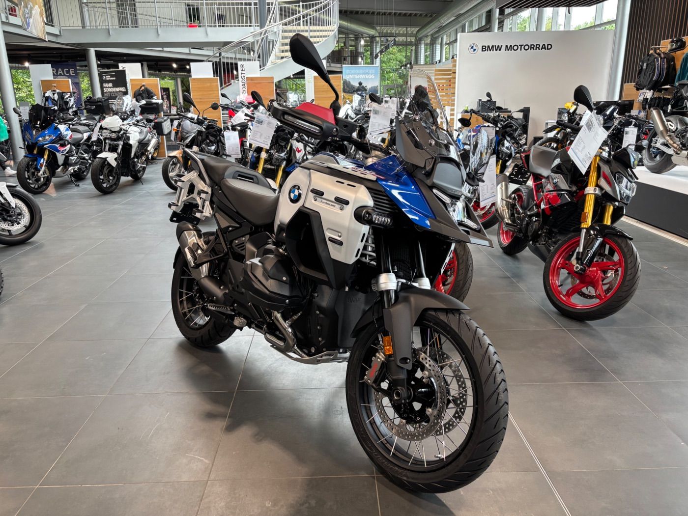 Fahrzeugabbildung BMW R 1300 GS Adventure Trophy 3 Pakete ASA