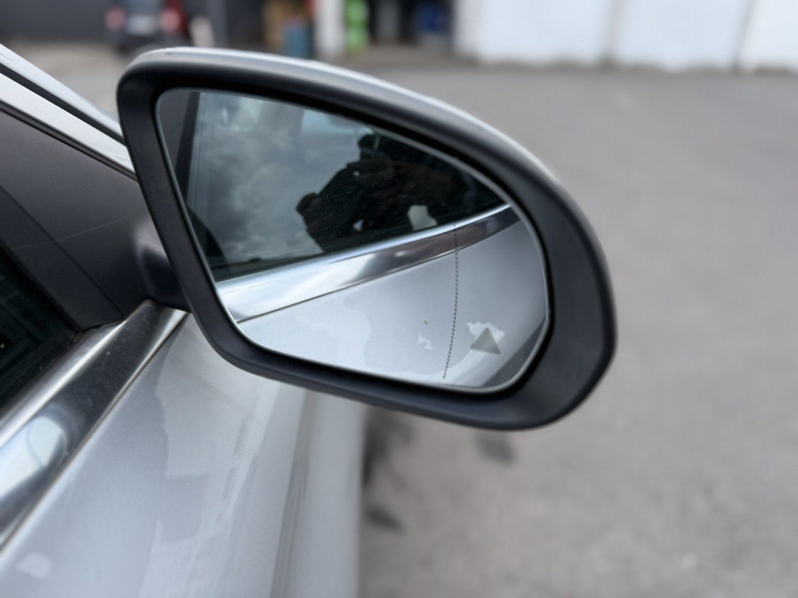 Fahrzeugabbildung Mercedes-Benz C 180 Avantgarde*SCHIEBEDACH*TOTWINKEL*LED*NAVI*