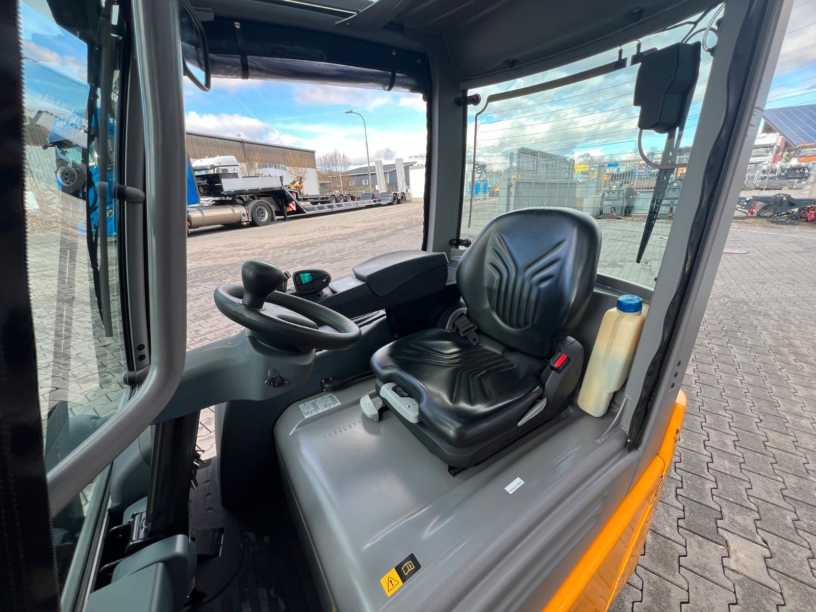 Fahrzeugabbildung Jungheinrich EFG 218 / Triplex 4.30m / SS / nur 1.738h