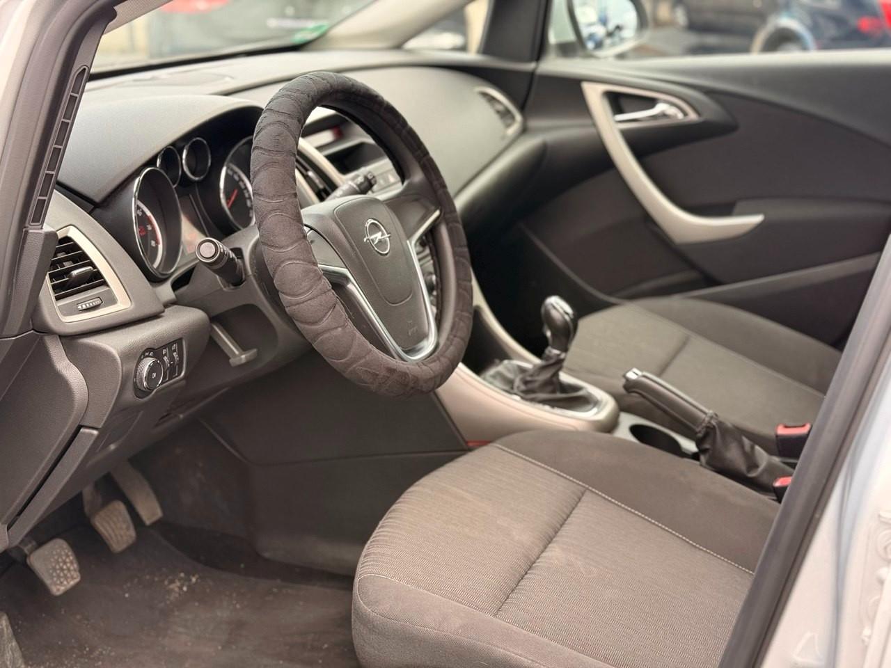 Opel Astra 2012 — photo 7