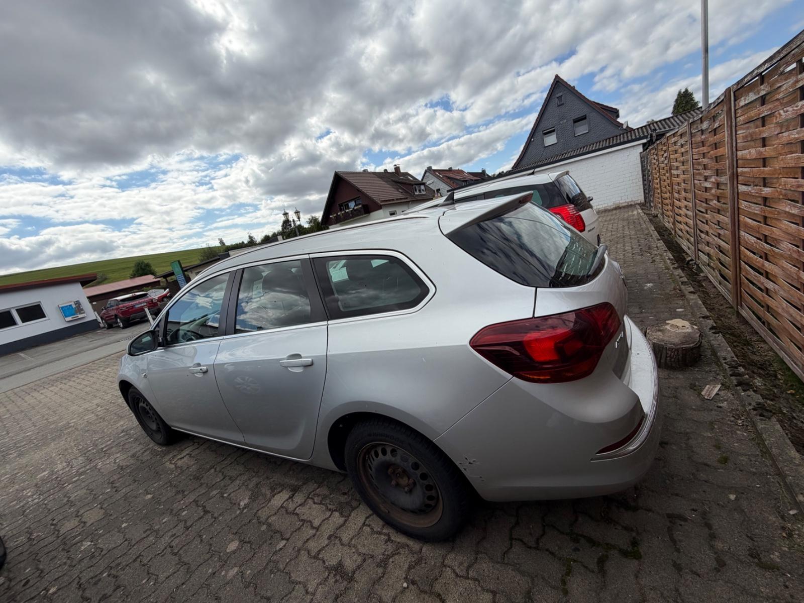 Opel Astra 2015 — engine 1.598 cm³, 110 HP (81kW)