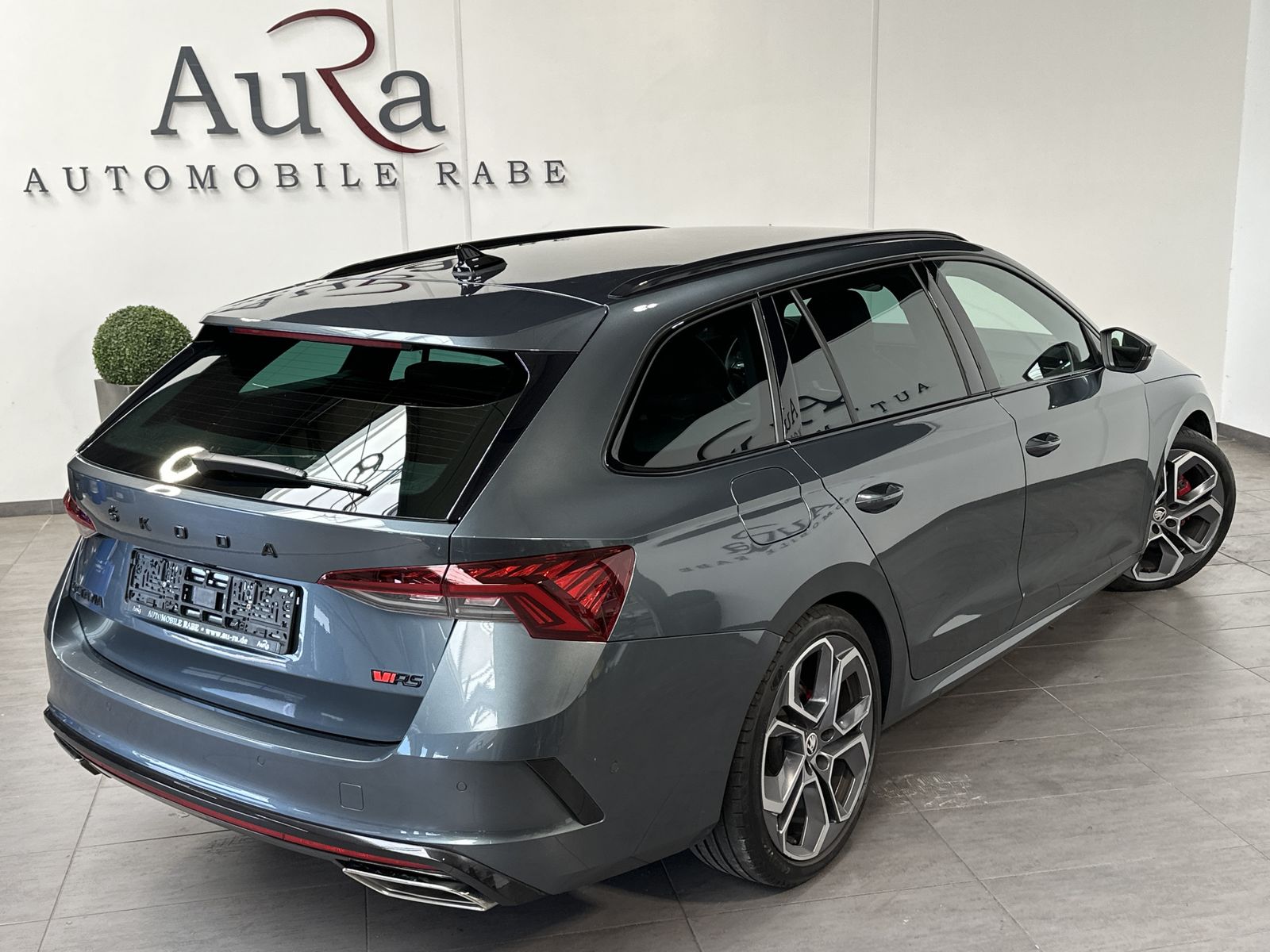 Fahrzeugabbildung SKODA Octavia Combi 2.0 TDI DSG RS Plus NAV+MATRIX+ACC
